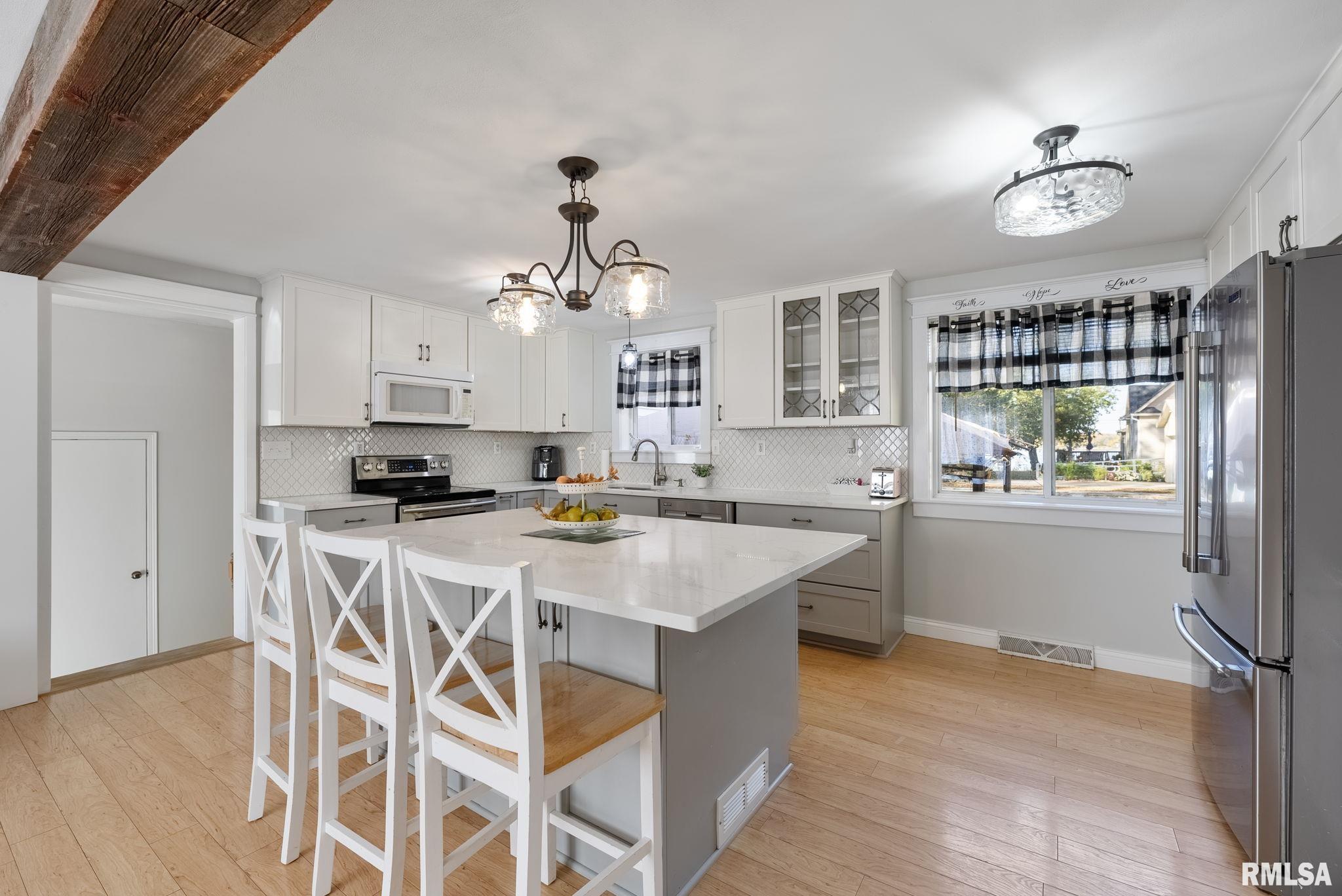 409 2nd Avenue Hampton, IL 61256 - Photo 4 of 28