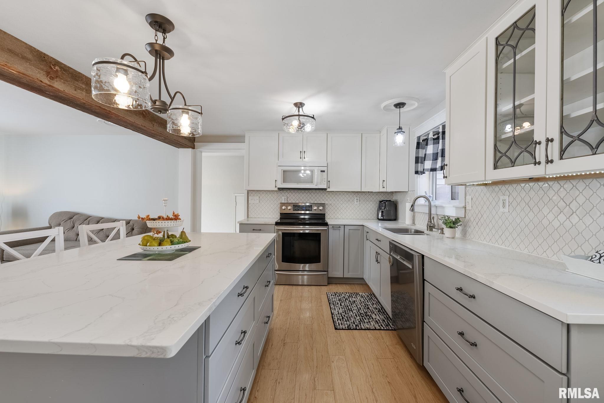 409 2nd Avenue Hampton, IL 61256 - Photo 7 of 28