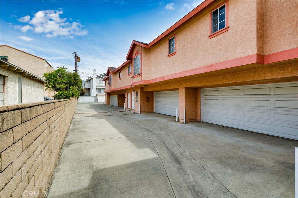 113 Diamond Street Arcadia, CA 91006 - Photo 4 of 24 a view of a house with a street