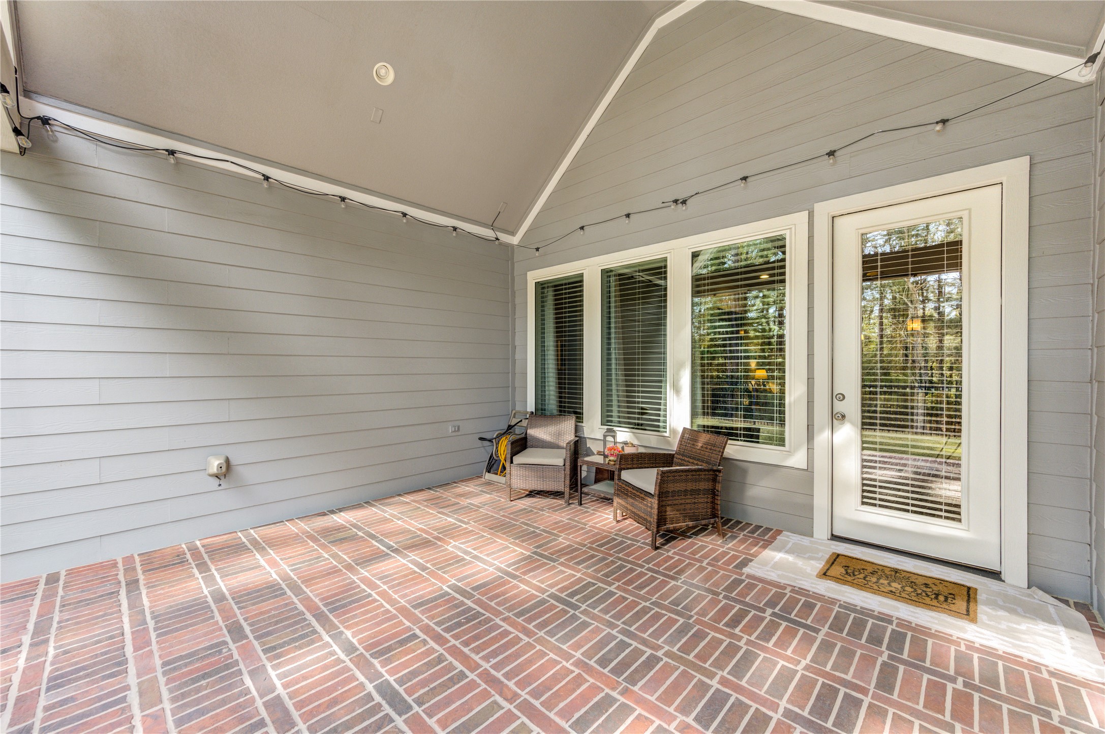 2160 Rope Maker Road Conroe, TX 77384 - Photo 42 of 43 a view of a patio with a table and chairs and wooden floor