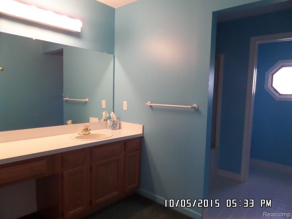 2195 Crystal Drive Rochester, MI 48309 - Photo 16 of 27 SAM_6123.JPG