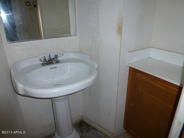 1837 East Grandview Road Phoenix, AZ 85022 - Photo 19 of 33 023-067793 - Bathroom 2