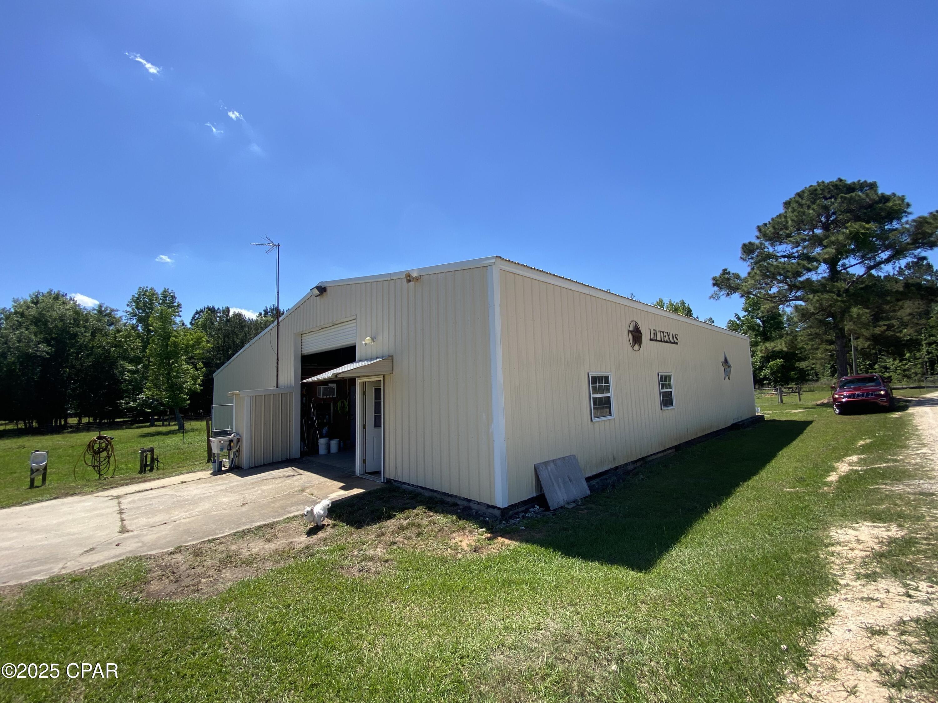 3586 Bush Road Graceville, FL 32440 - Photo 17 of 104 Gallery Image 17