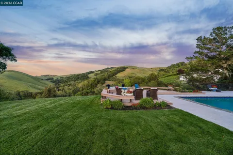 $2,995,000 | 1933 Joseph Drive, Moraga, CA 94556
