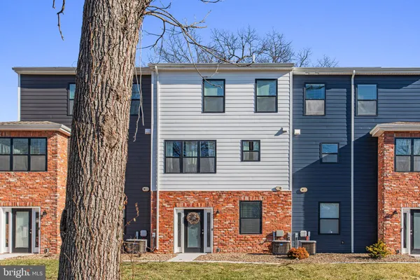 $380,000 | 160 High Pointe Drive, Unit 15, Hummelstown, PA 17036