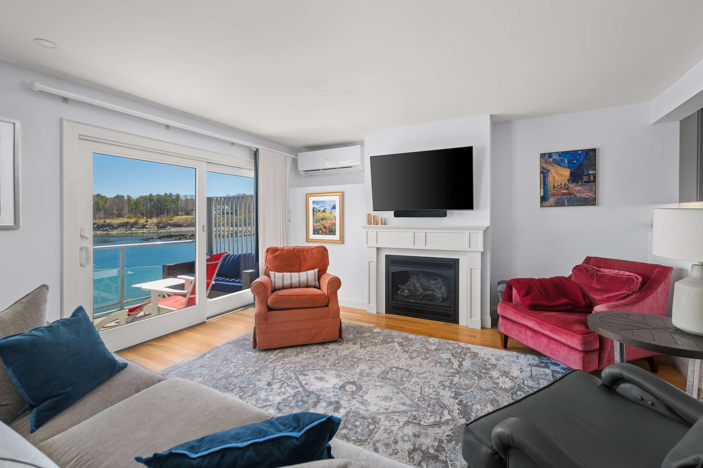 16 Stage Neck Road, Unit 3 York, ME 03909 - Photo 10 of 26 Living Room