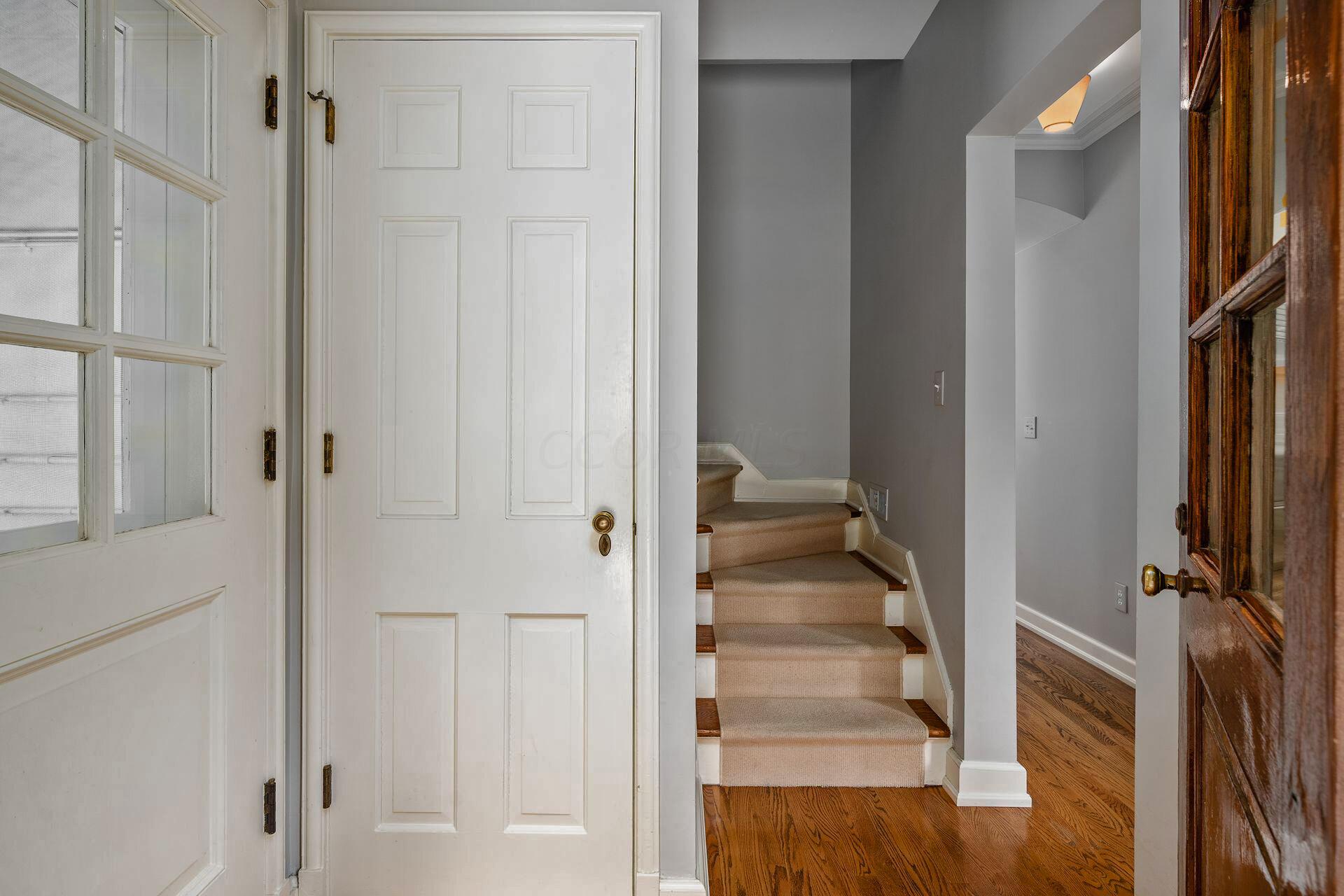 180 Ashbourne Road Columbus, OH 43209 - Photo 11 of 62 Side Entry