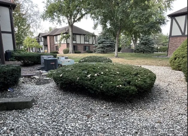 $247,900 | 8216 Mulberry Court, Unit 8B, Palos Hills, IL 60465