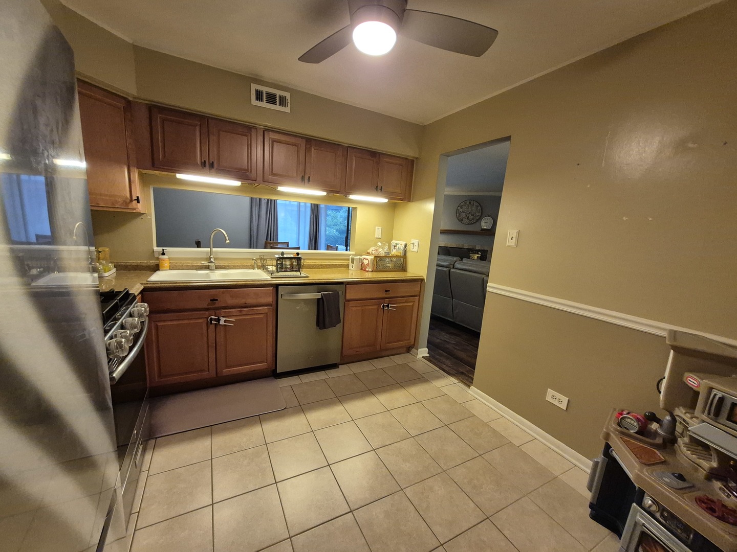 8216 Mulberry Court, Unit 8B Palos Hills, IL 60465 - Photo 7 of 22 a kitchen with stainless steel appliances granite countertop a sink stove and refrigerator