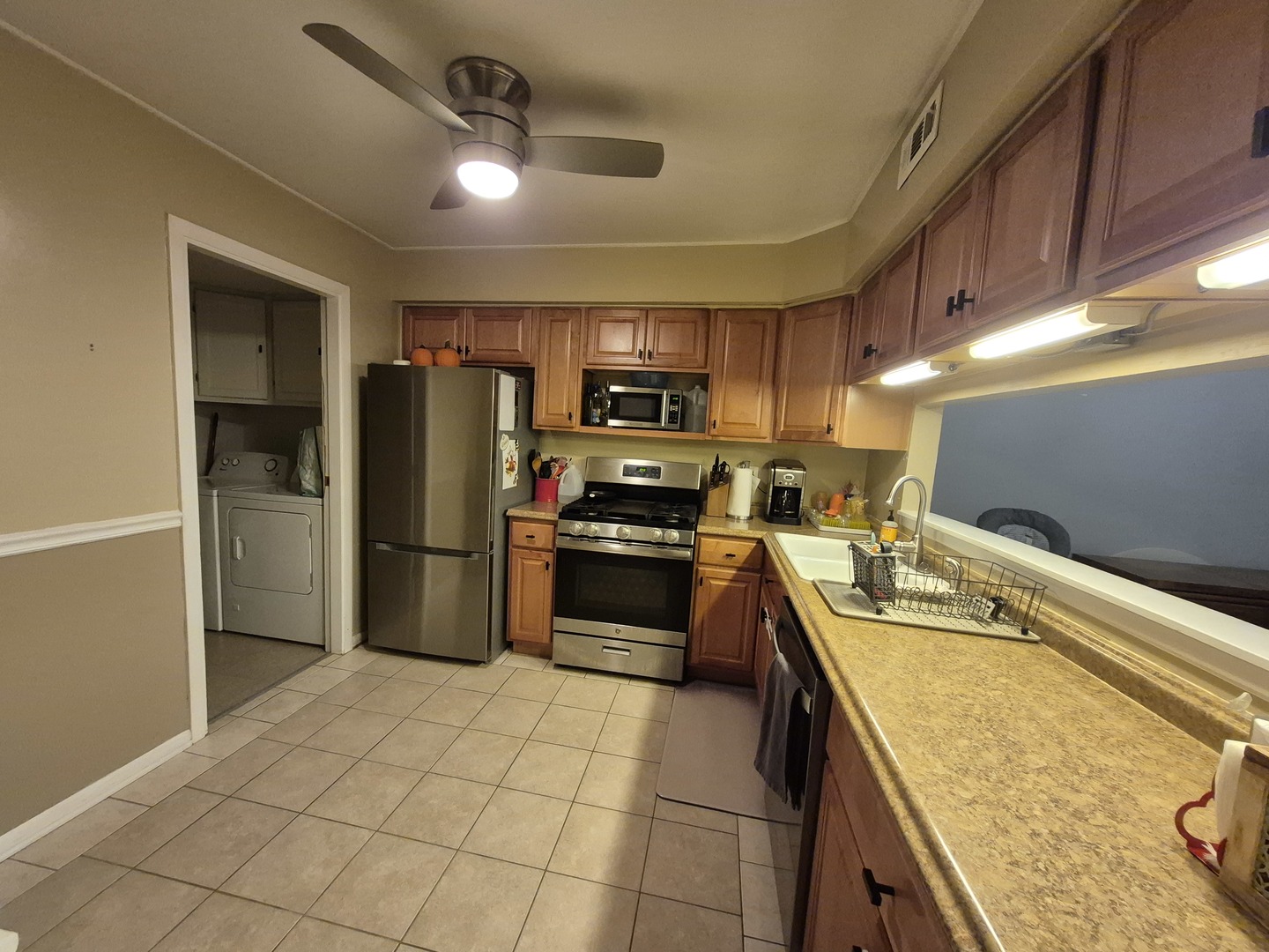 8216 Mulberry Court, Unit 8B Palos Hills, IL 60465 - Photo 8 of 22 a kitchen with granite countertop a refrigerator and a stove top oven