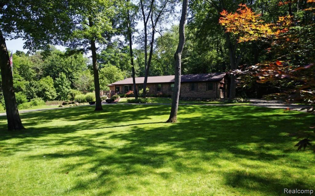 3007 Hunter Road Brighton, MI 48114 - Photo 4 of 33 2-photo-web-1680x1050-507548.jpg