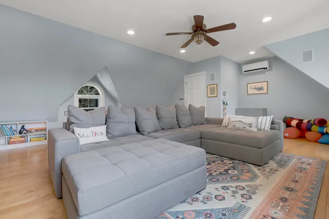 $1,550,000 | 186 Foreside Road, Cumberland, ME 04110