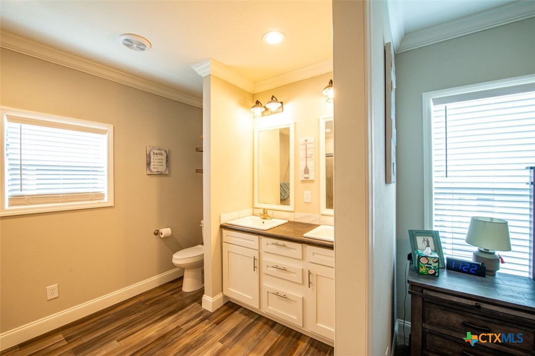 11720 Thousand Trails Road, Unit 35 Conroe, TX 77304 - Photo 13 of 20 master bath