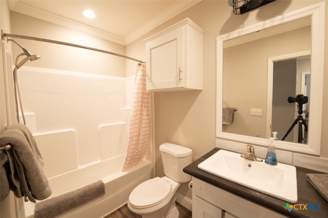 11720 Thousand Trails Road, Unit 35 Conroe, TX 77304 - Photo 7 of 20 family bath