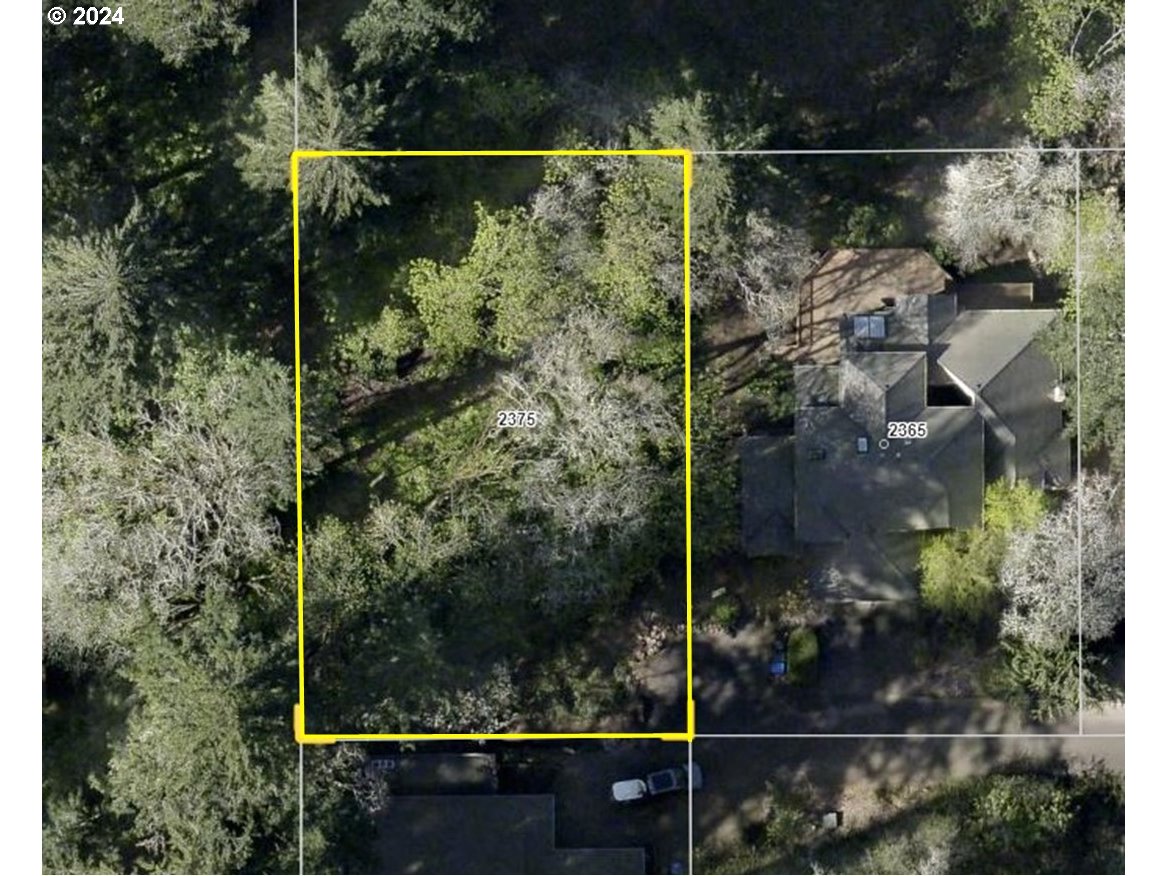 2375 Heath Street South Salem, OR 97302 - Photo 1 of 8 a view of a balcony