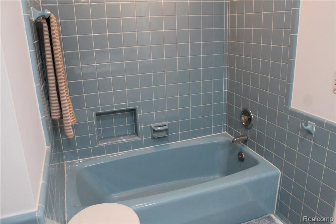 25115 Farmbrook Road Southfield, MI 48034 - Photo 38 of 62 IMG_0077.JPG