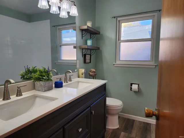 $214,900 | 2131 West Iowa Street, Evansville, IN 47712