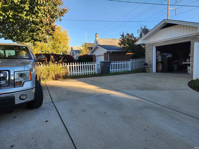 $214,900 | 2131 West Iowa Street, Evansville, IN 47712