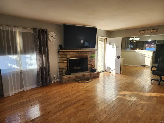 $214,900 | 2131 West Iowa Street, Evansville, IN 47712