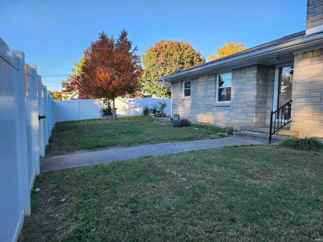 $214,900 | 2131 West Iowa Street, Evansville, IN 47712
