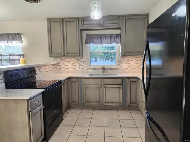 $214,900 | 2131 West Iowa Street, Evansville, IN 47712