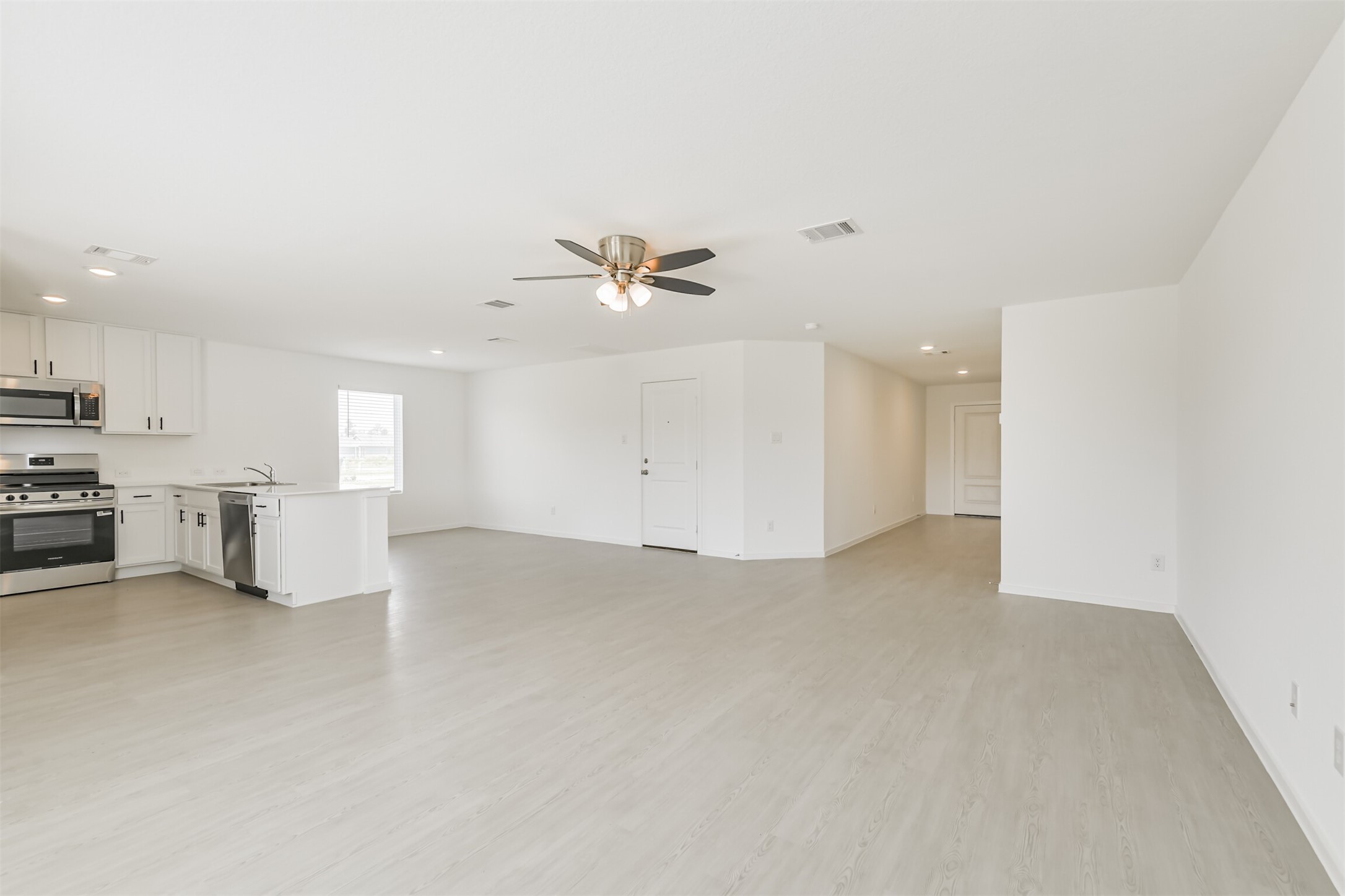 18736 Barrichello Drive Conroe, TX 77306 - Photo 9 of 26