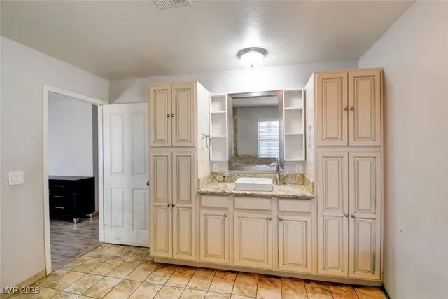 $2,995 | 603 Palmhurst Drive, Las Vegas, NV 89145