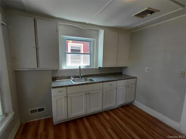$1,800 | 69 Greenkill Avenue, Unit 2, Kingston, NY 12401