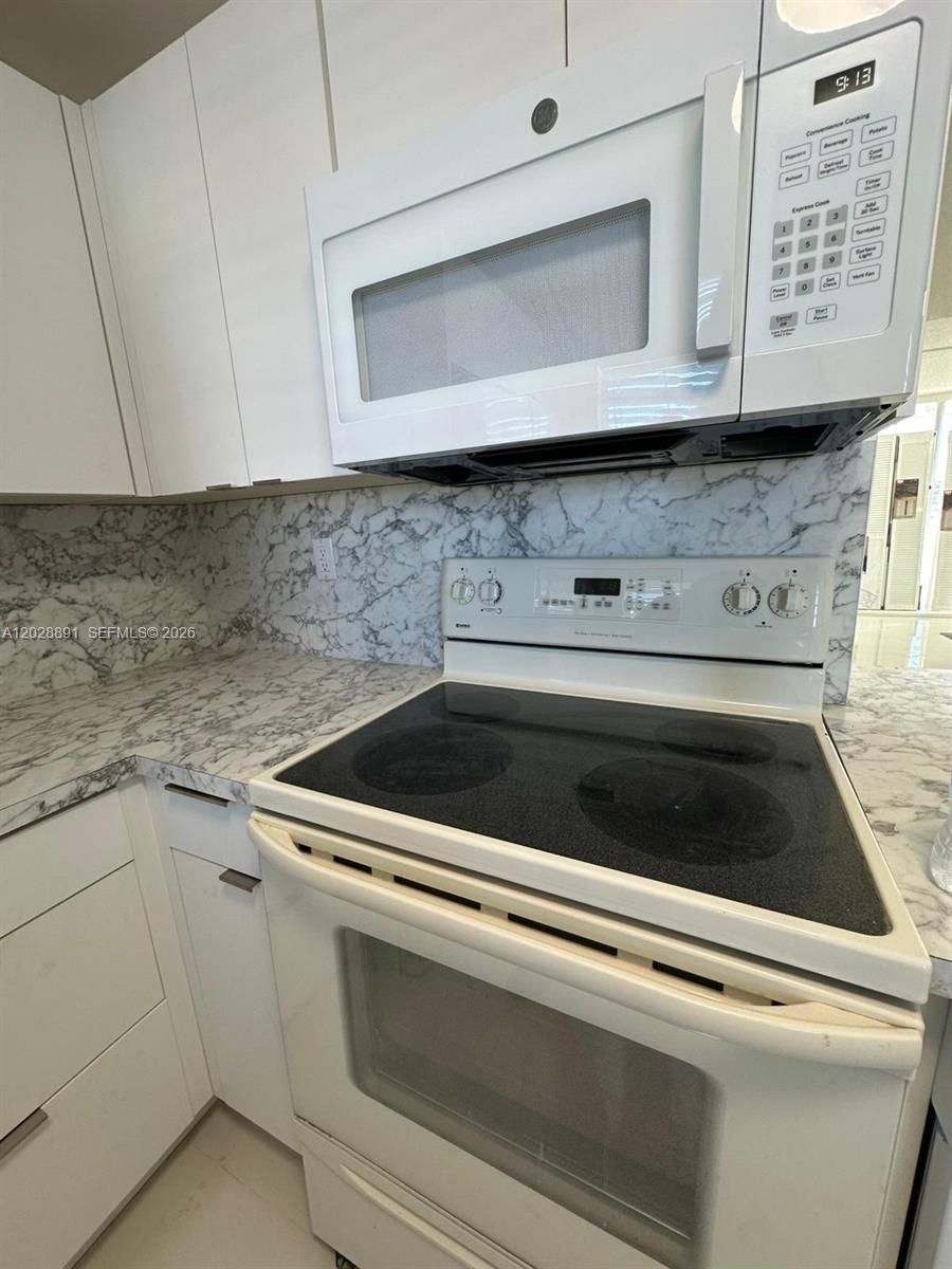 14170 Southwest 84th Street, Unit 402F Miami, FL 33183 - Photo 11 of 36 Electric Range