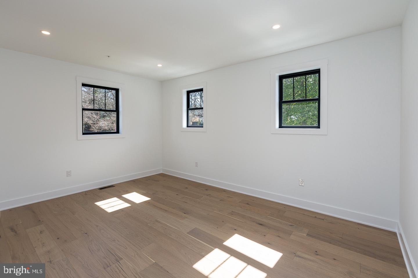 981 Henry Avenue Wayne, PA 19087 - Photo 26 of 32 Bright and airy blank canvas space.
