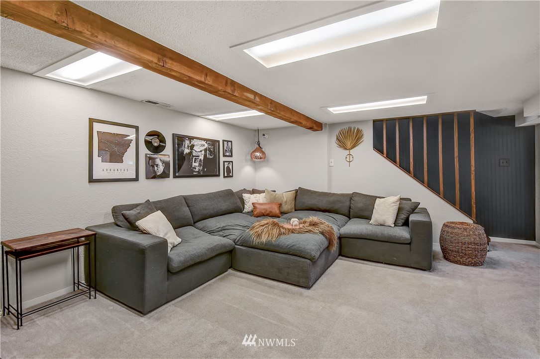 19025 Southeast Lake Youngs Road Renton, WA 98058 - Photo 11 of 33