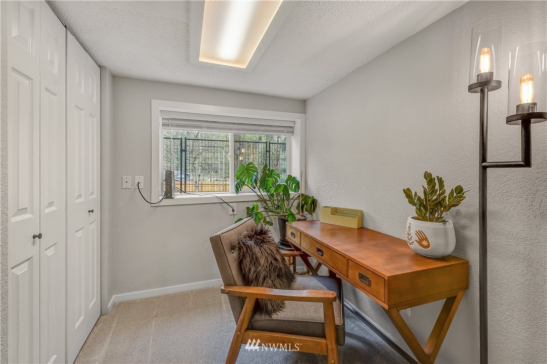 19025 Southeast Lake Youngs Road Renton, WA 98058 - Photo 14 of 33