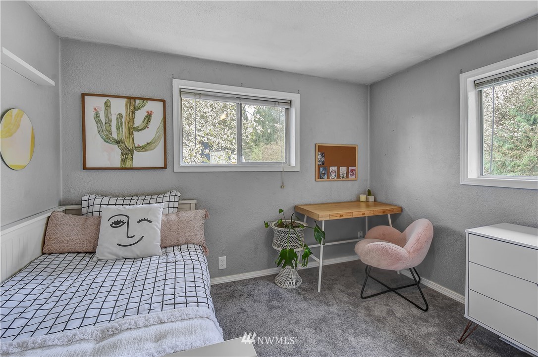 19025 Southeast Lake Youngs Road Renton, WA 98058 - Photo 16 of 33