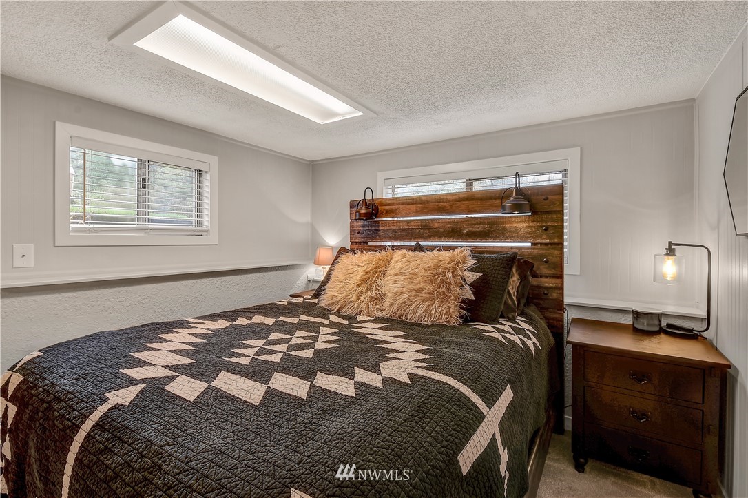 19025 Southeast Lake Youngs Road Renton, WA 98058 - Photo 19 of 33