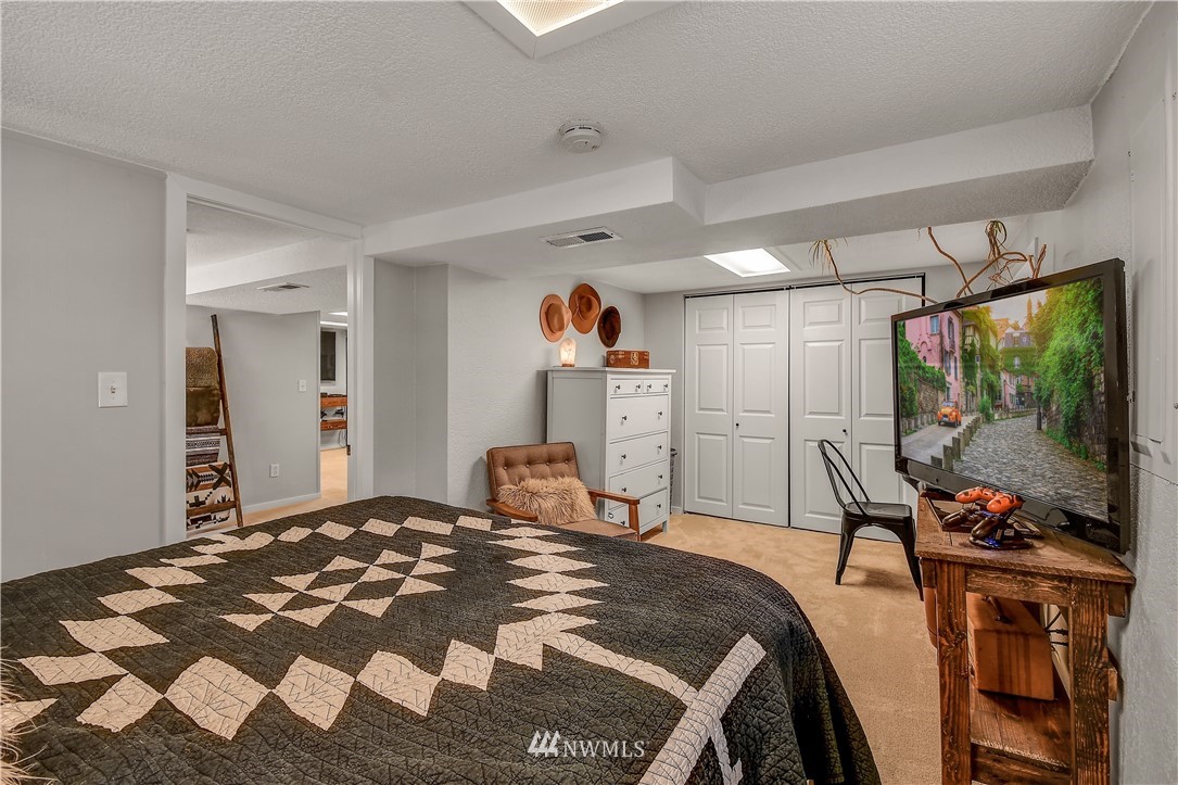 19025 Southeast Lake Youngs Road Renton, WA 98058 - Photo 20 of 33