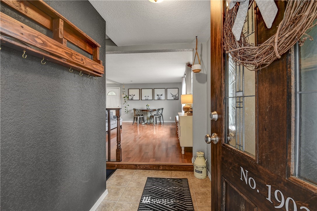 19025 Southeast Lake Youngs Road Renton, WA 98058 - Photo 3 of 33