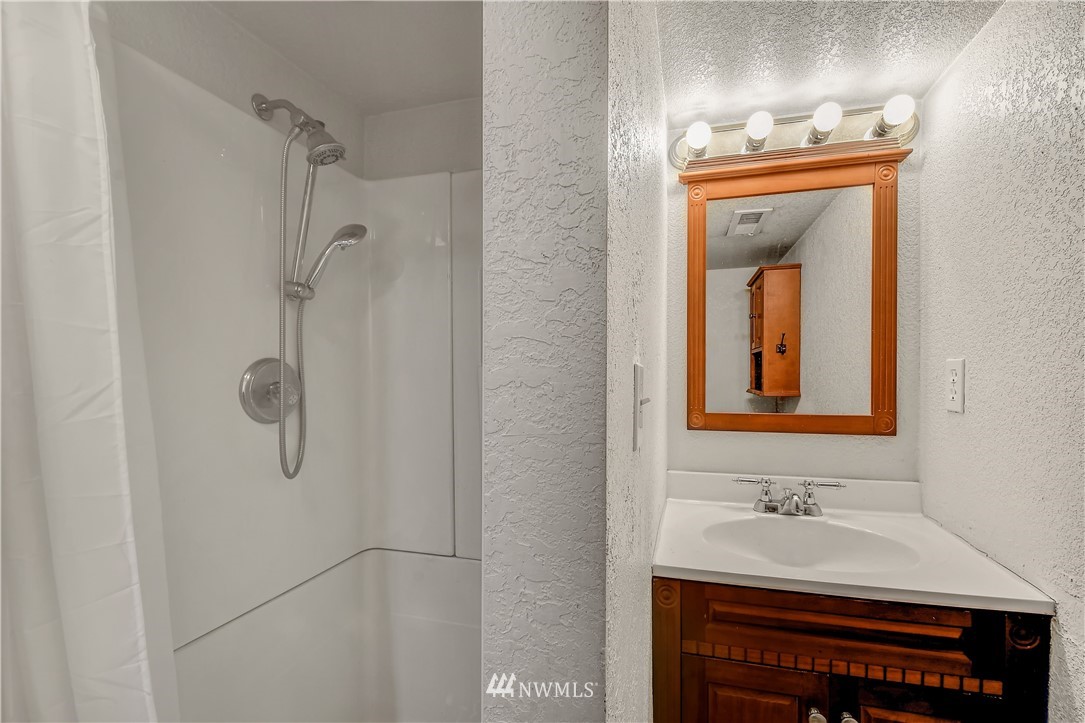 19025 Southeast Lake Youngs Road Renton, WA 98058 - Photo 22 of 33