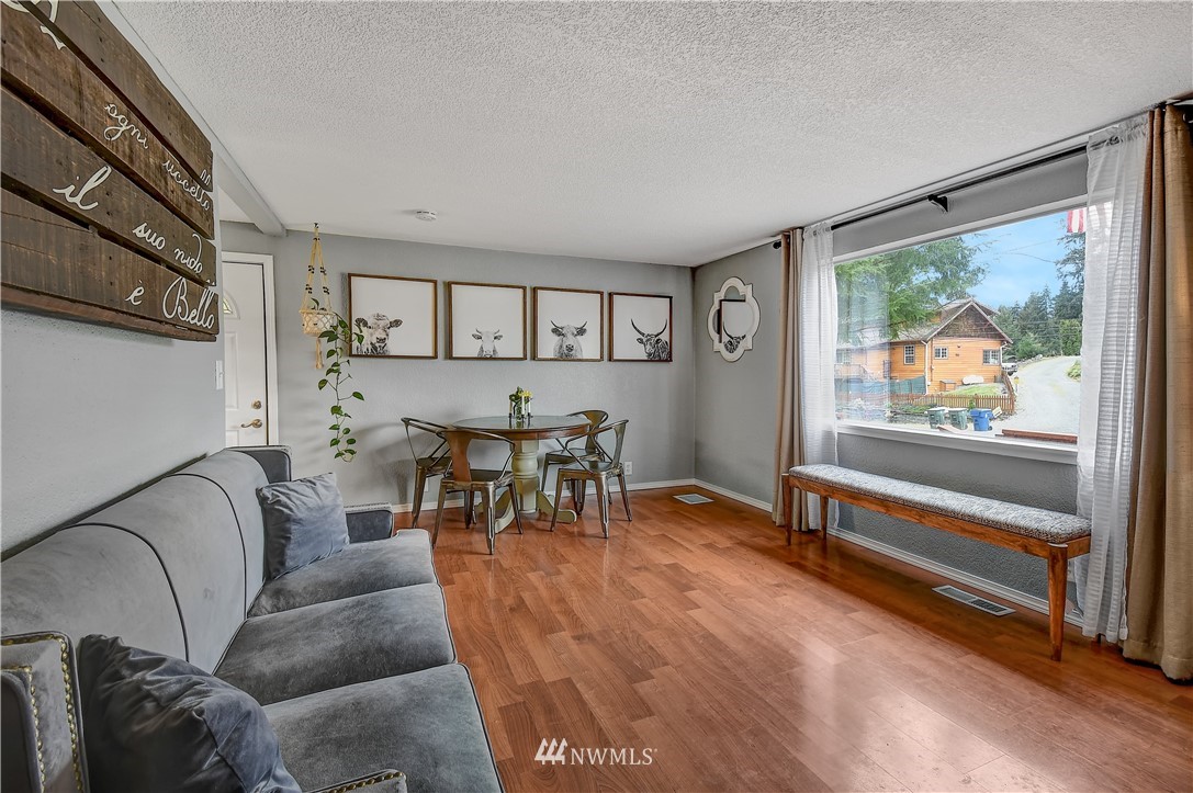 19025 Southeast Lake Youngs Road Renton, WA 98058 - Photo 4 of 33
