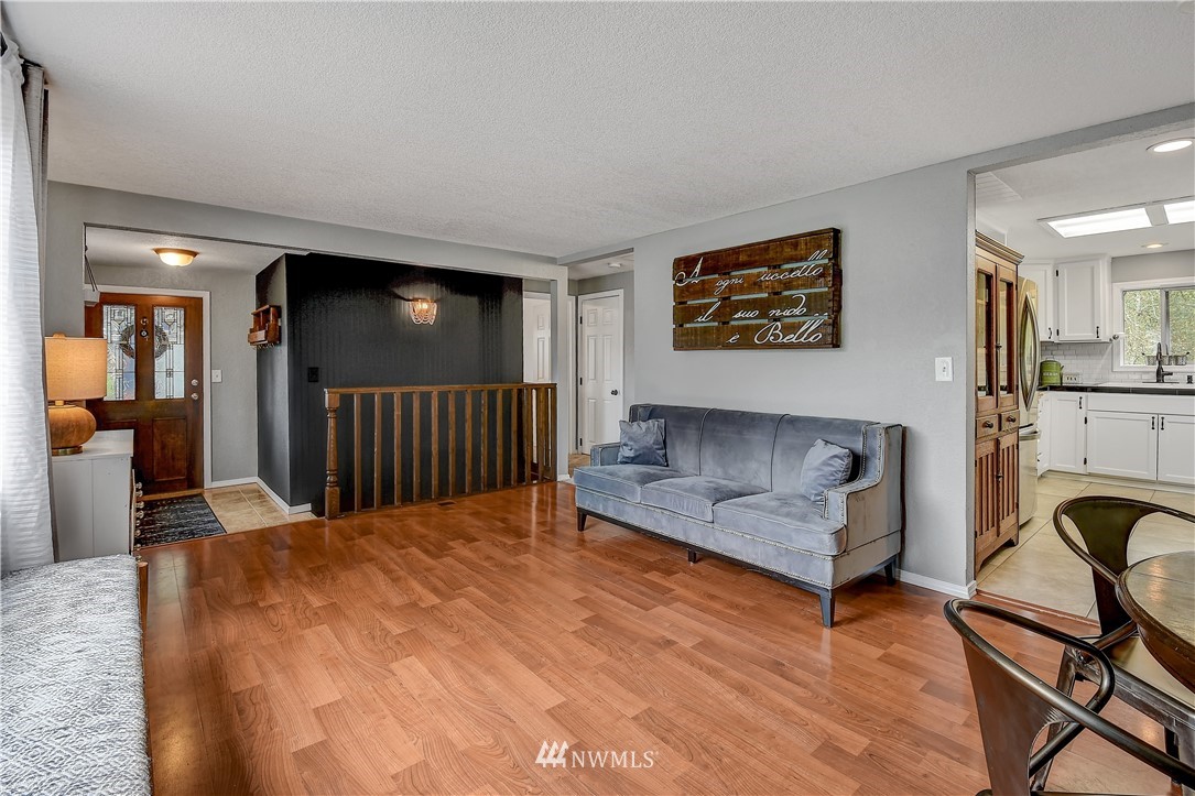 19025 Southeast Lake Youngs Road Renton, WA 98058 - Photo 5 of 33