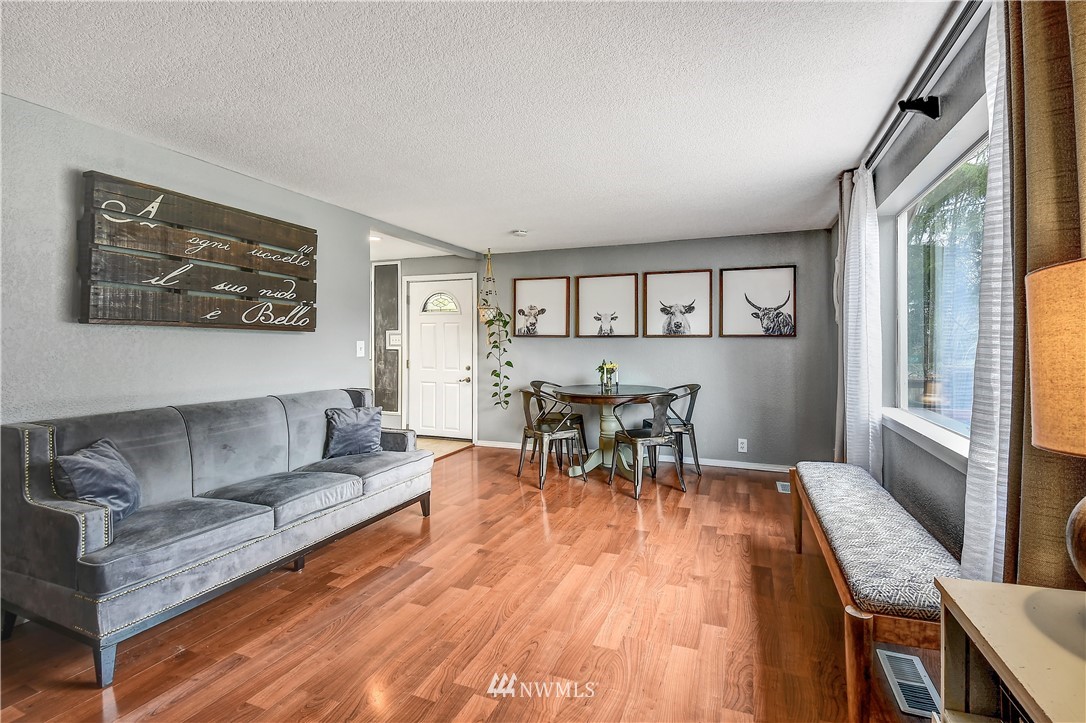 19025 Southeast Lake Youngs Road Renton, WA 98058 - Photo 6 of 33