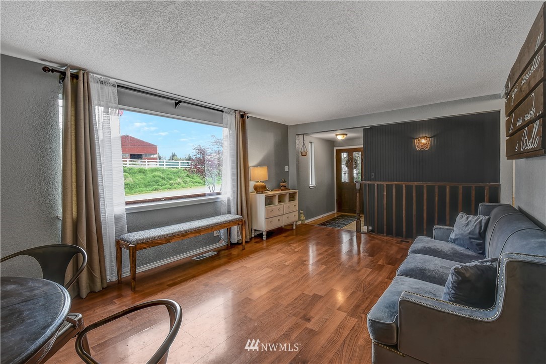 19025 Southeast Lake Youngs Road Renton, WA 98058 - Photo 7 of 33