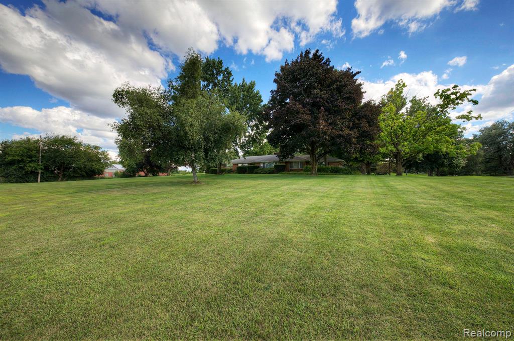 48707 Eight Mile Road Northville, MI 48167 - Photo 47 of 54