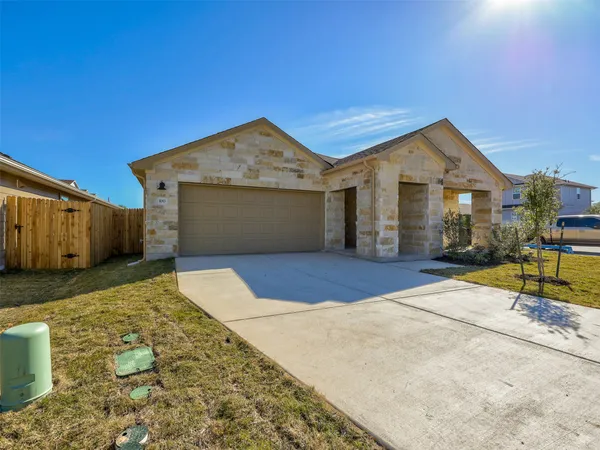 $2,195 | 100 Greenspire Lane, Hutto, TX 78634