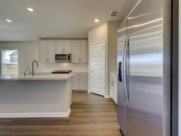 $2,195 | 100 Greenspire Lane, Hutto, TX 78634