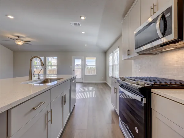 $2,195 | 100 Greenspire Lane, Hutto, TX 78634