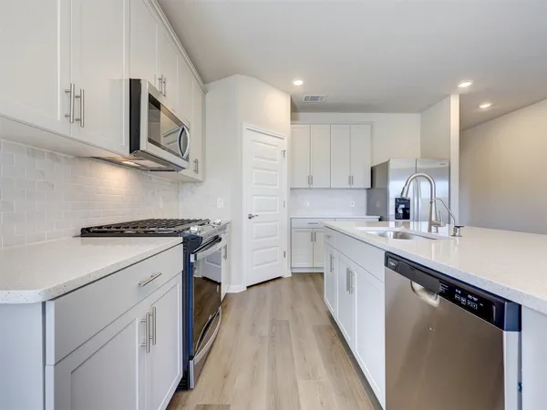 $2,195 | 100 Greenspire Lane, Hutto, TX 78634