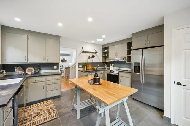 $950,000 | 225 East Richmond Avenue, Richmond, CA 94801