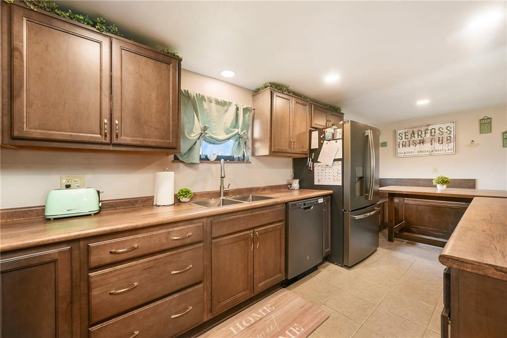 10 Bellview Drive McKees Rocks, PA 15136 - Photo 11 of 25