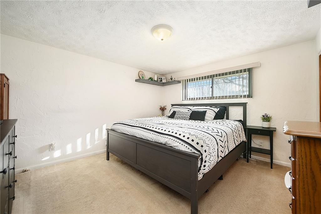 10 Bellview Drive McKees Rocks, PA 15136 - Photo 13 of 25 a bedroom with a bed and window