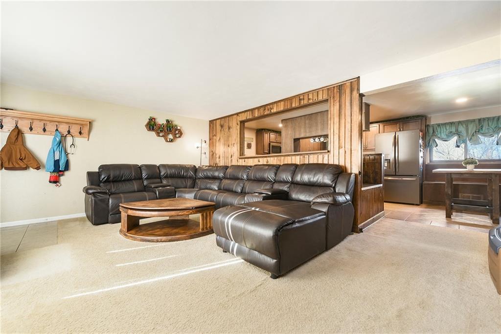 10 Bellview Drive McKees Rocks, PA 15136 - Photo 5 of 25 a living room with furniture and a couch